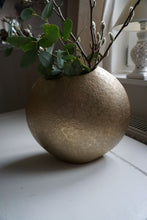 Lade das Bild in den Galerie-Viewer, Metallvase goldfarben
